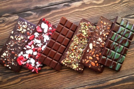 Шоколад с белым налетом: что это на самом деле и можно ли его есть?