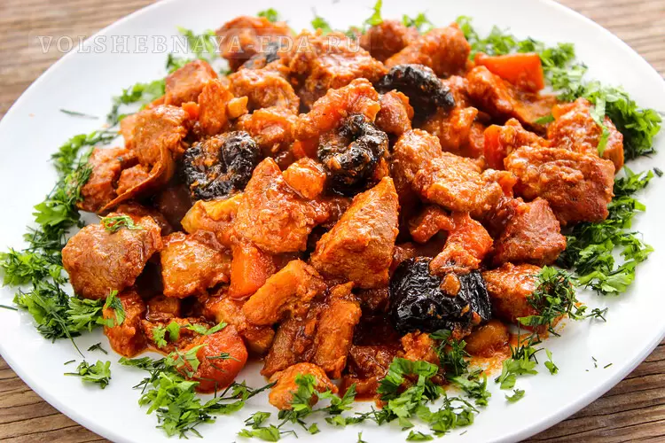 Свинина с черносливом: уютный рецепт для домашнего ужина