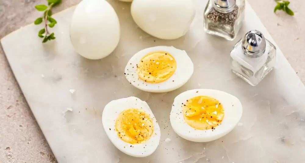 Как правильно варить яйца: секреты и советы