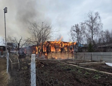 Пожарные смогли отстоять от огня жилой дом на пожаре в деревне Варали Алнашского района Удмуртии