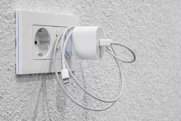 Зарядное устройство на весь день: сколько это стоит вашей безопасности?