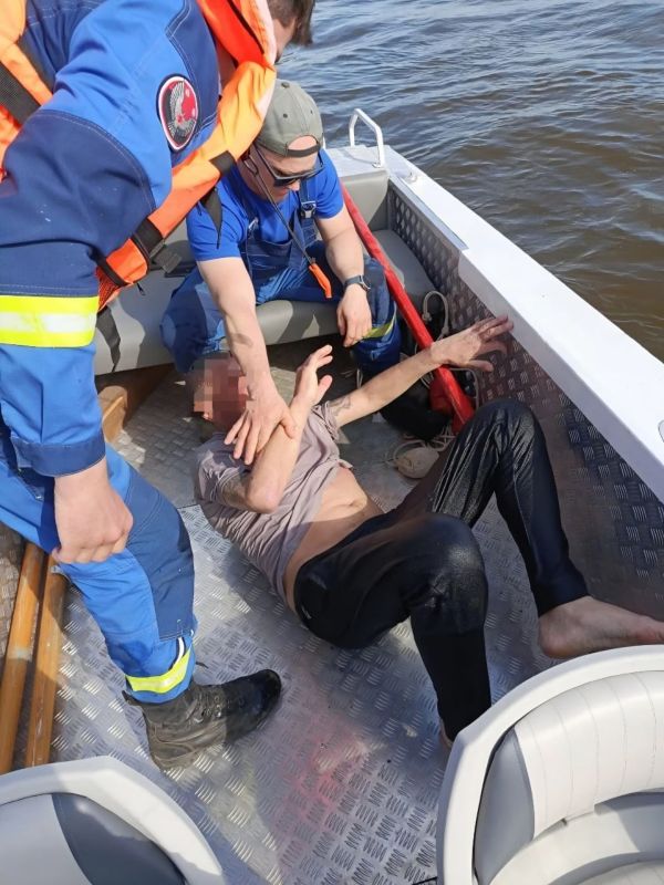 В Воткинске 16 мая спасли тонущего в городском пруду мужчину, сообщает Поисково-спасательная служба Удмуртии В Воткинске 16 мая спасли тонущего в городском пруду мужчину, сообщает Поисково-спасательная служба Удмуртии