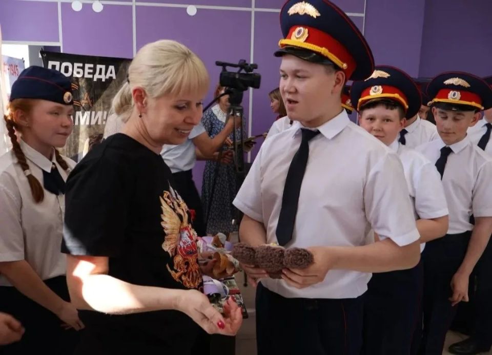 Сотрудники Балезинского МСО вместе с кадетами приняли участие в творческой встрече с поэтессой Еленой Ивченко Сотрудники Балезинского МСО вместе с кадетами приняли участие в творческой встрече с поэтессой Еленой Ивченко