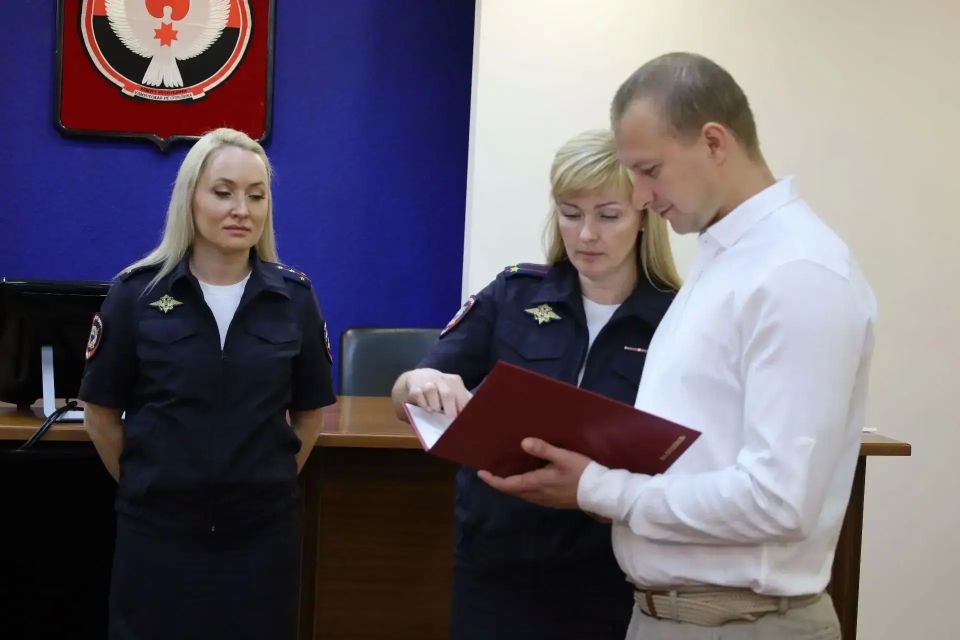 В Удмуртии участнику специальной военной операции вручили паспорт гражданина Российской Федерации В Удмуртии участнику специальной военной операции вручили паспорт гражданина Российской Федерации