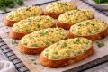Вкусные бутерброды с картофельным пюре и сырами для быстрого перекуса