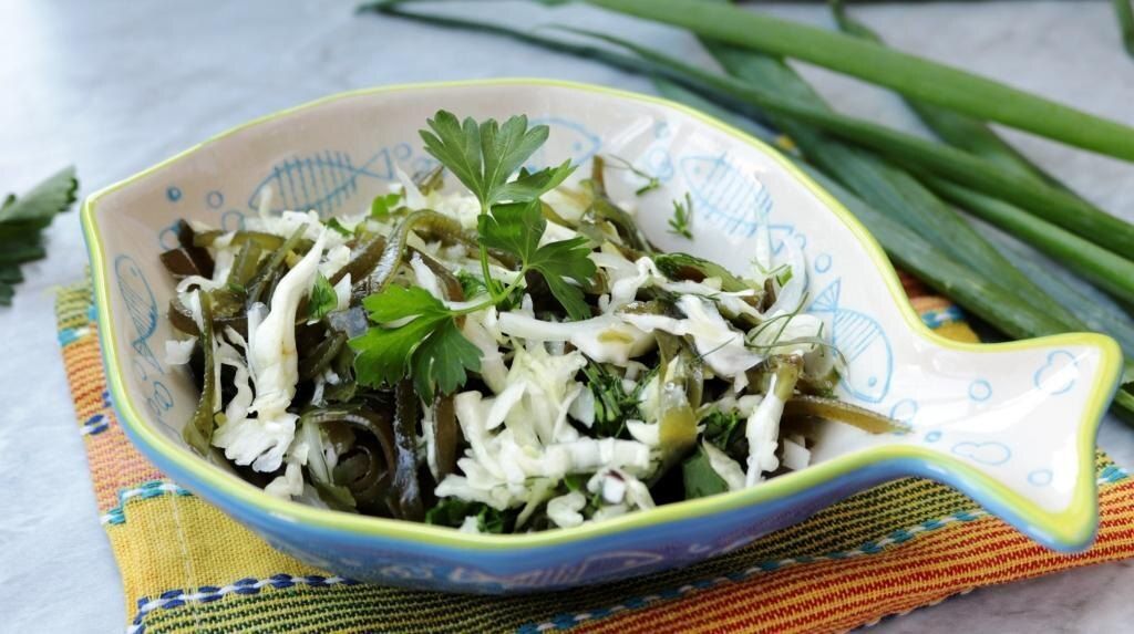 Капустный салат с морской капустой: неожиданный вкусный акцент на вашем столе
