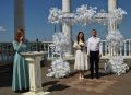 У ротонды около парка Горького в Ижевске в День семьи, любви и верности сыграли свадьбу