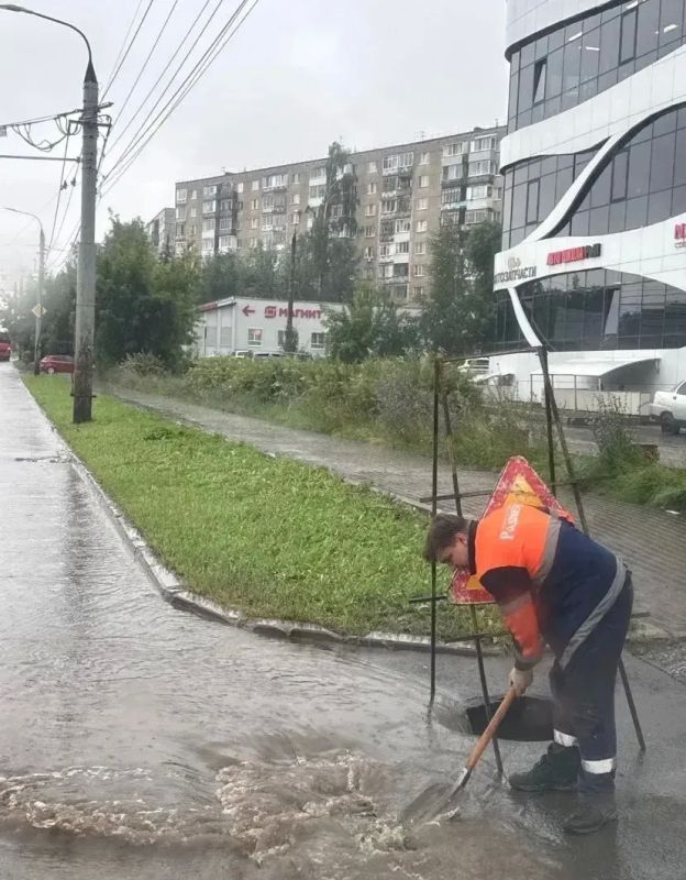 Сильные дожди в Ижевске продолжаются Сильные дожди в Ижевске продолжаются