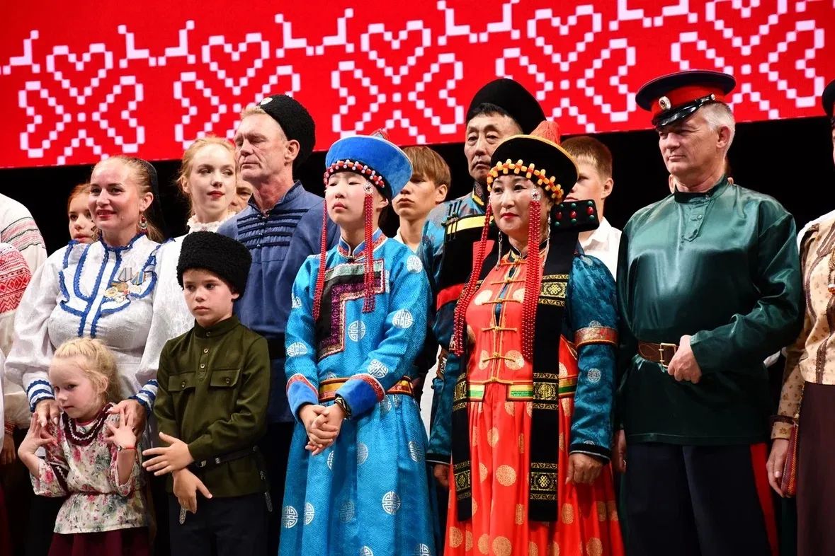 В Оренбурге прошел Всероссийский фестиваль семейного творчества «Семья России» В Оренбурге прошел Всероссийский фестиваль семейного творчества «Семья России»