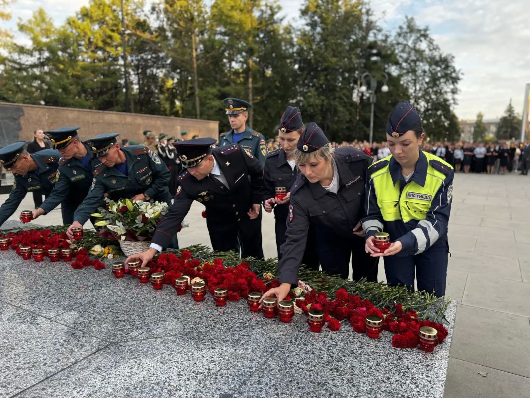 В Удмуртии полицейские приняли участие в, посвященных Дню солидарности в борьбе с терроризмом В Удмуртии полицейские приняли участие в, посвященных Дню солидарности в борьбе с терроризмом