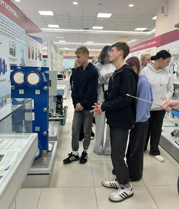 Прокуратурой Удмуртской Республики для воспитанников социальнореабилитационного центра «Веста» организована экскурсия в Экспоцентр АО «Ижевский мотозавод «Аксион-Холдинг» Прокуратурой Удмуртской Республики для воспитанников социальнореабилитационного центра «Веста» организована экскурсия в Экспоцентр АО «Ижевский мотозавод «Аксион-Холдинг»