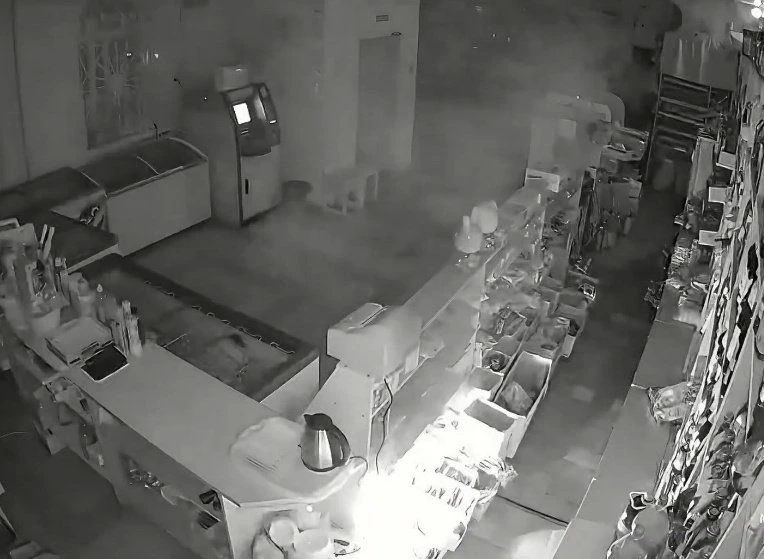 В одном из магазинов Можгинского района из-за перегрузки сети воспламенился удлинитель