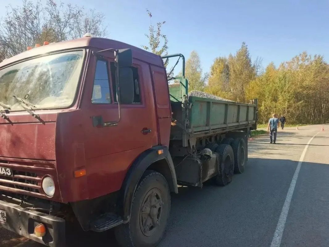 В Ижевске мотоциклист без прав и шлема погиб в ДТП с «Камазом», сообщили в ГАИ Удмуртии В Ижевске мотоциклист без прав и шлема погиб в ДТП с «Камазом», сообщили в ГАИ Удмуртии