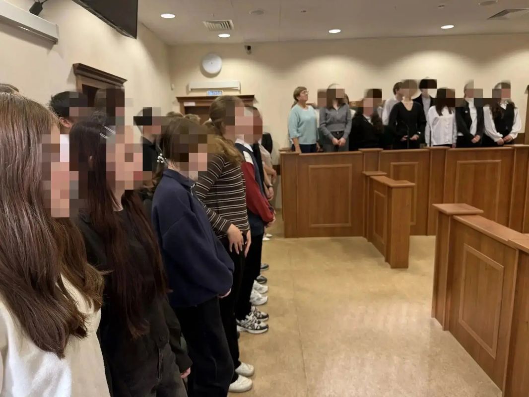 В Удмуртии подростки, состоящие на профилактическом учете, стали участниками антинаркотического проекта «Реалии закона» В Удмуртии подростки, состоящие на профилактическом учете, стали участниками антинаркотического проекта «Реалии закона»