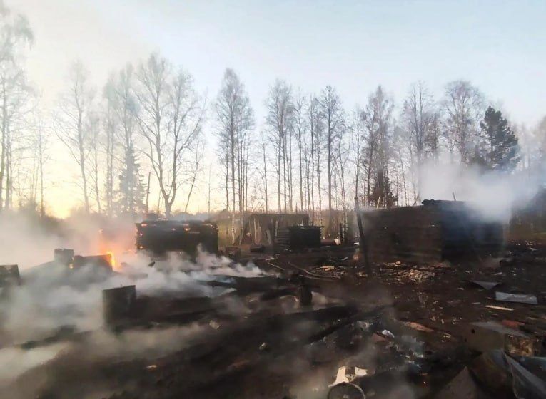 В Игринском районе семья спаслась из горящего дома, сообщает ГУ МЧС России по Удмуртии