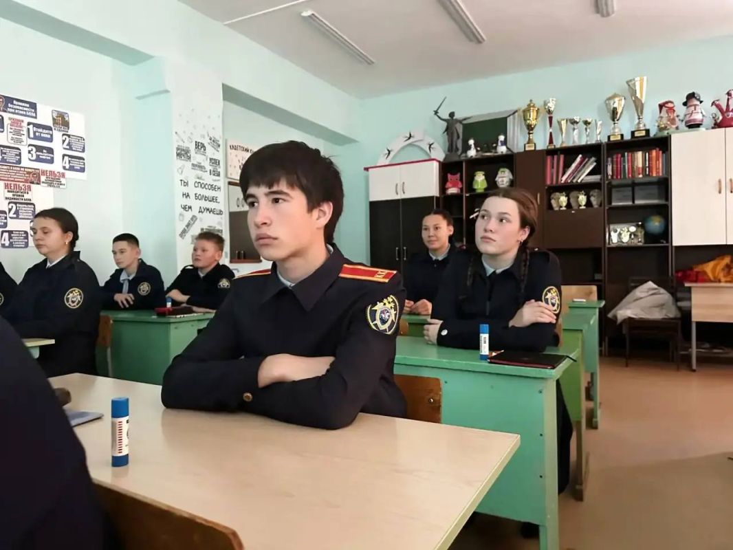 Сотрудники следственного управления продолжают проведение профилактических мероприятий среди несовершеннолетних Сотрудники следственного управления продолжают проведение профилактических мероприятий среди несовершеннолетних