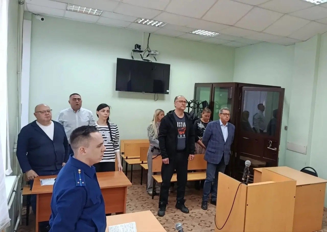 Бывших главврача и главную медсестру онкодиспансера Удмуртии приговорили к 7,5 годам колонии, сообщает пресс-служба судов Удмуртии