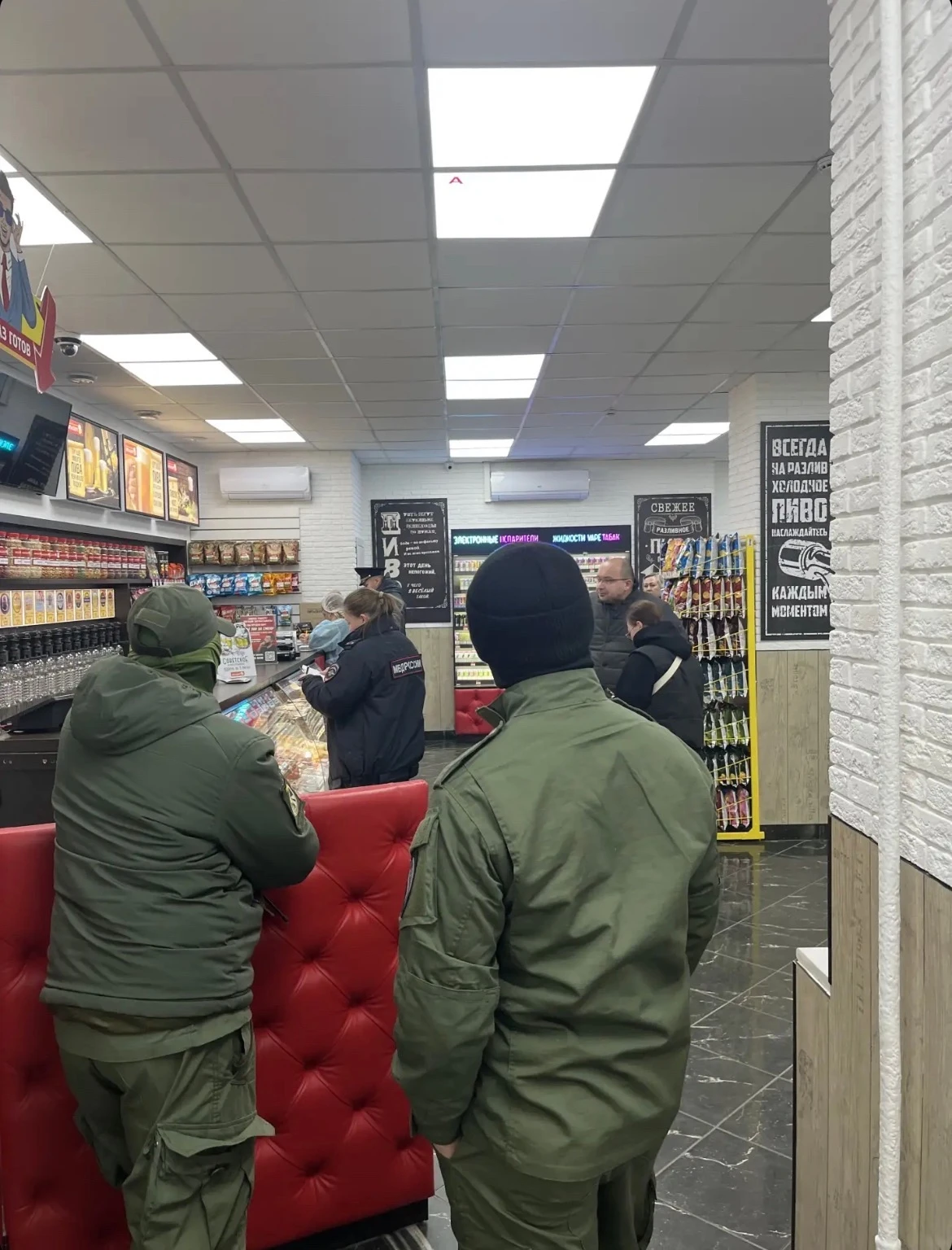 Пьяного водителя задержали ветераны СВО около магазина «Питьсбург» в Ижевске