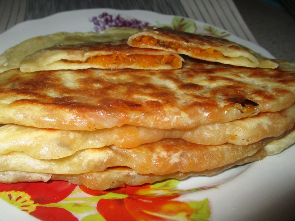 Нежные кутабы с тыквой: легкая и вкусная альтернатива чебурекам