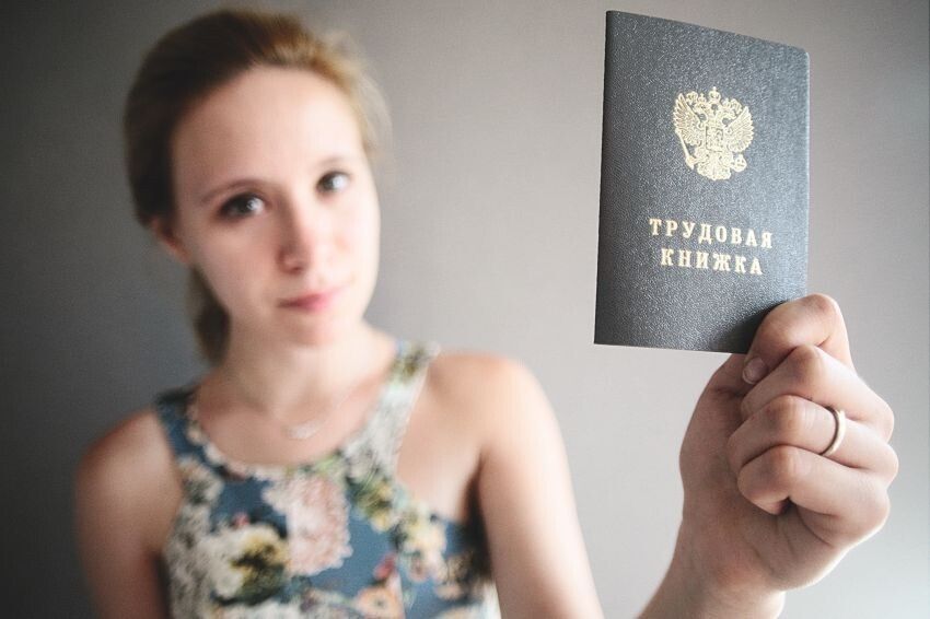 Суд подлил масла в огонь: увольнение с запиской «любительница судов» обернулось для директора неприятностями