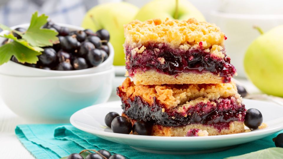 Опытные хозяйки не выливают огуречный рассол: из него получится вкусный десерт