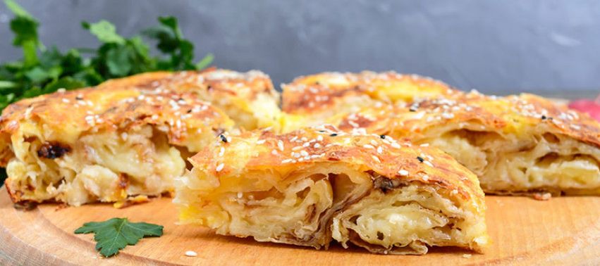 Слоеный пирог с сыром