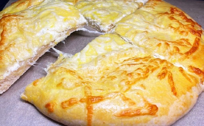 Невероятное хачапури по-мегрельски: погружение в сырный рай грузинской кухни