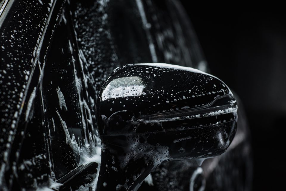 Как эффективно ухаживать за автомобильными зеркалами: советы и рекомендации